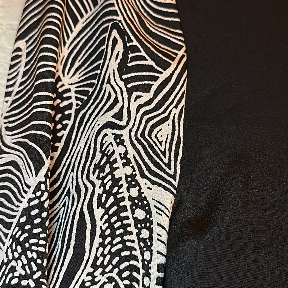 Diane Von Furstenberg Black and White Top - Picture 2 of 9